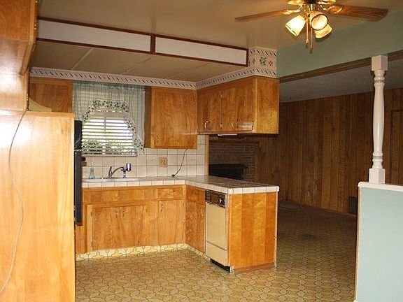 4th image of 2632 Birch Ave