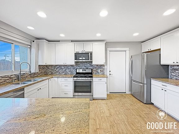 3rd image of 4675 Mount La Platta Dr