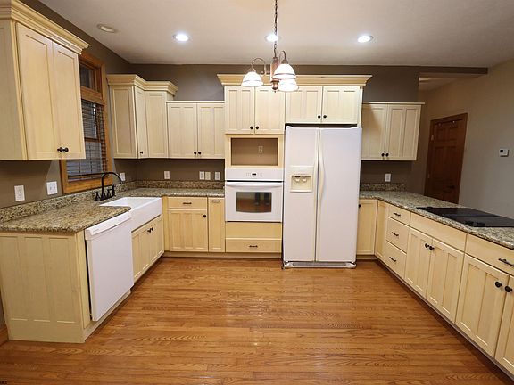 4th image of 110 Edgewater Dr