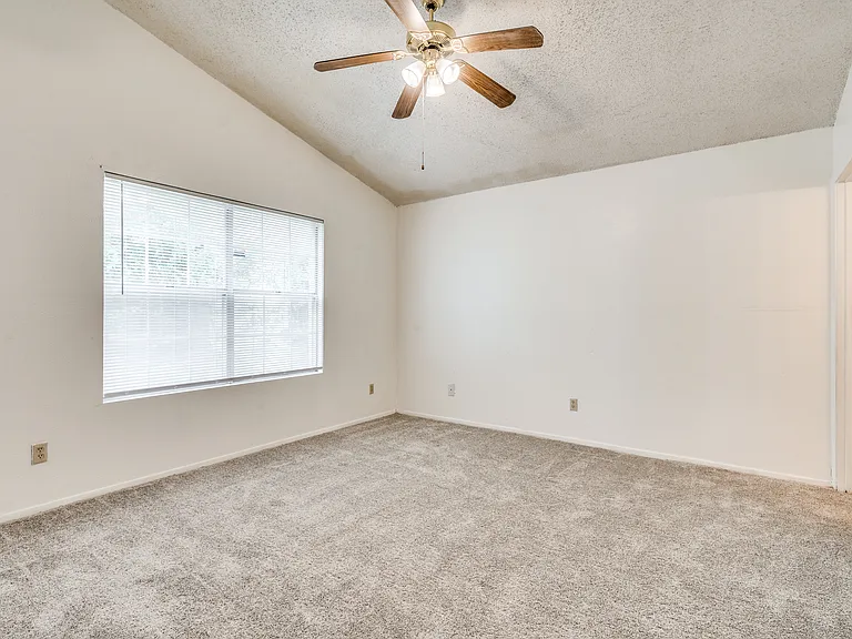 511 Nightshade Dr — Photo 7