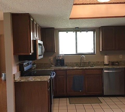 4th image of 512 Bahia Cir #B