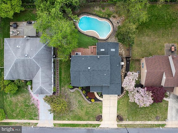 2nd image of 8 W High Ridge Rd