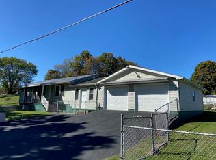 72 Oakwood Dr, Craigsville, WV 26205