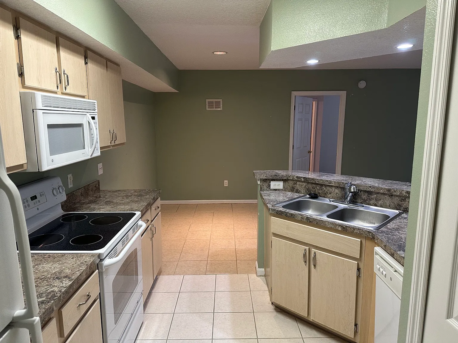 2 bed, 2.0 bath, 1000 sqft, $1,700 — Photo 4