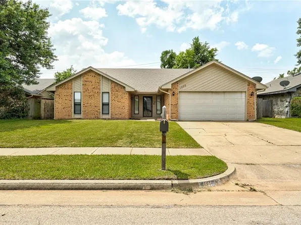 1900 Stepping Stone Trl, Edmond, OK 73013