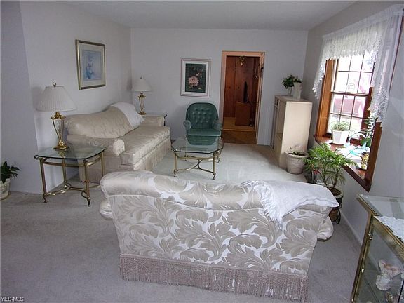 5th image of 31 Whitehall Dr