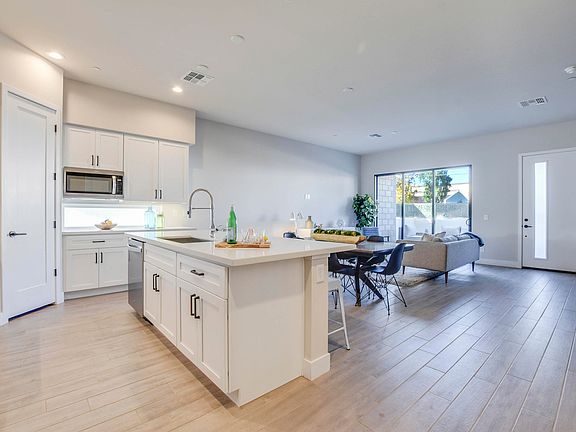 5th image of 1111 E Missouri Ave #1