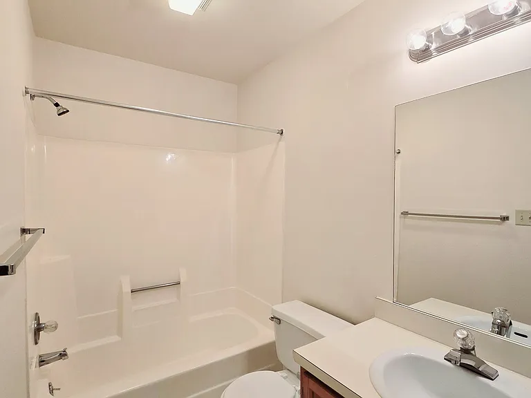 1 Bedroom Upstairs Bathroom