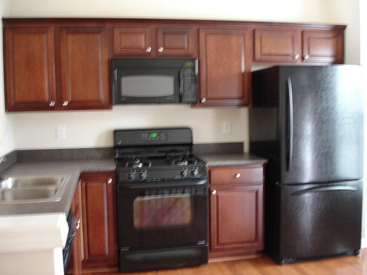 1390 Thornborough Dr — Photo 3