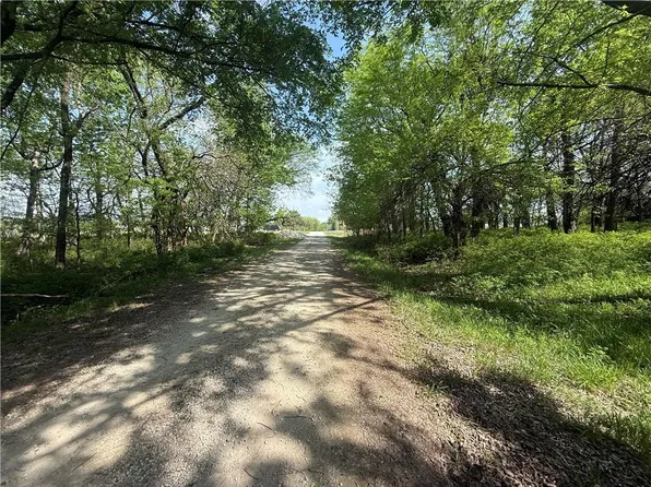 14 Black Oak Dr, Linn Valley, KS 66040