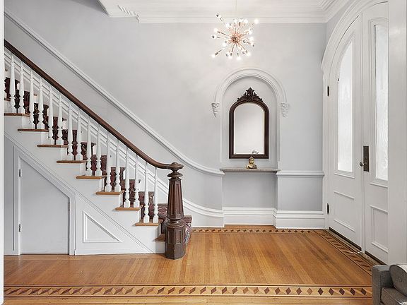 2nd image of 125 Lincoln Pl