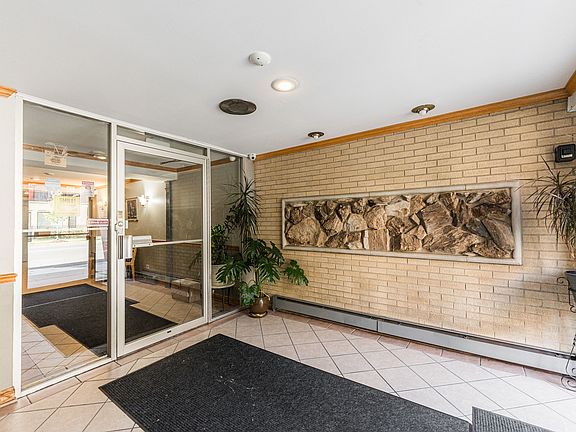 3rd image of 2920 N Harlem Ave APT 3J