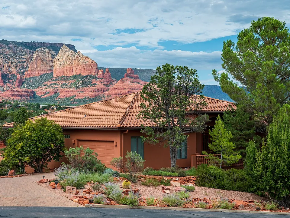 227 Les Springs Dr