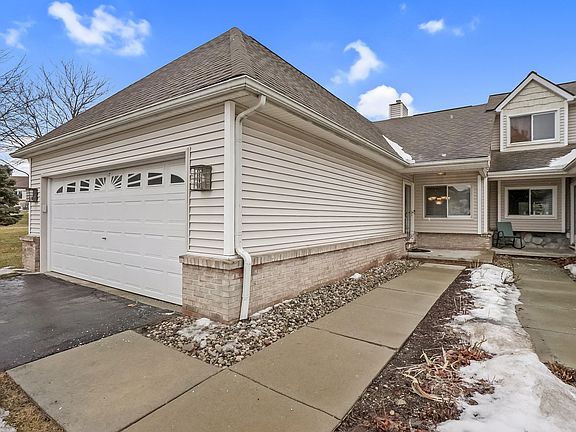 2nd image of 61023 Evergreen Ct