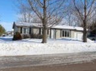 621 Willow Run St, Denver, IA 50622
