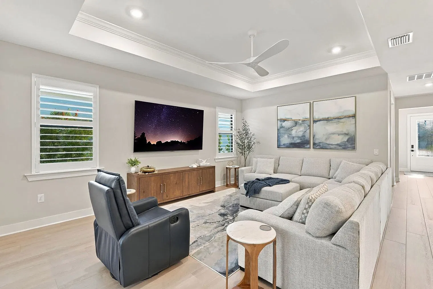 3 bed, 2.0 bath, 2077 sqft, $5,138 — Photo 1