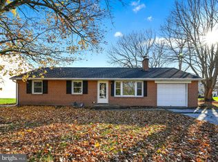 2060 Greenbriar Rd, York, PA 17404