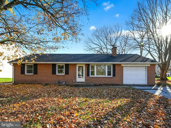 2060 Greenbriar Rd, York, PA 17404