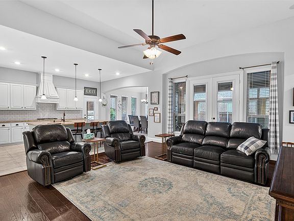 3rd image of 10909 Smithville Pl