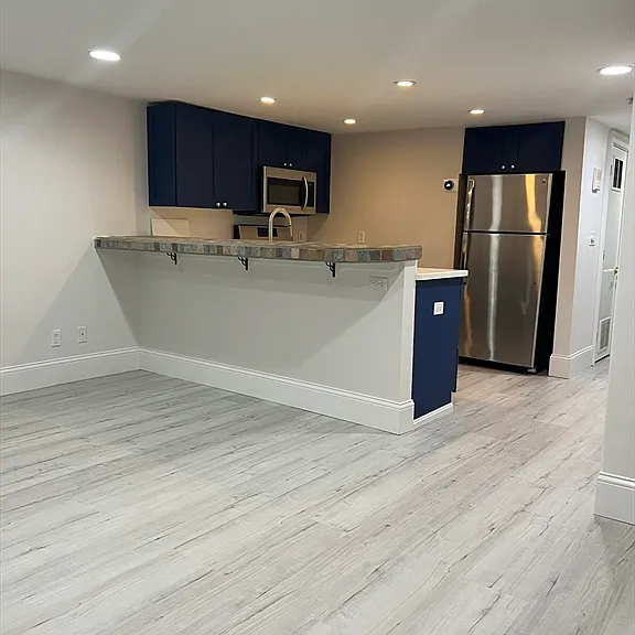 571 E Broadway #1 — Photo 3