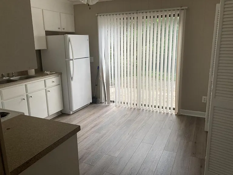 113 Oak St #1 — Photo 4