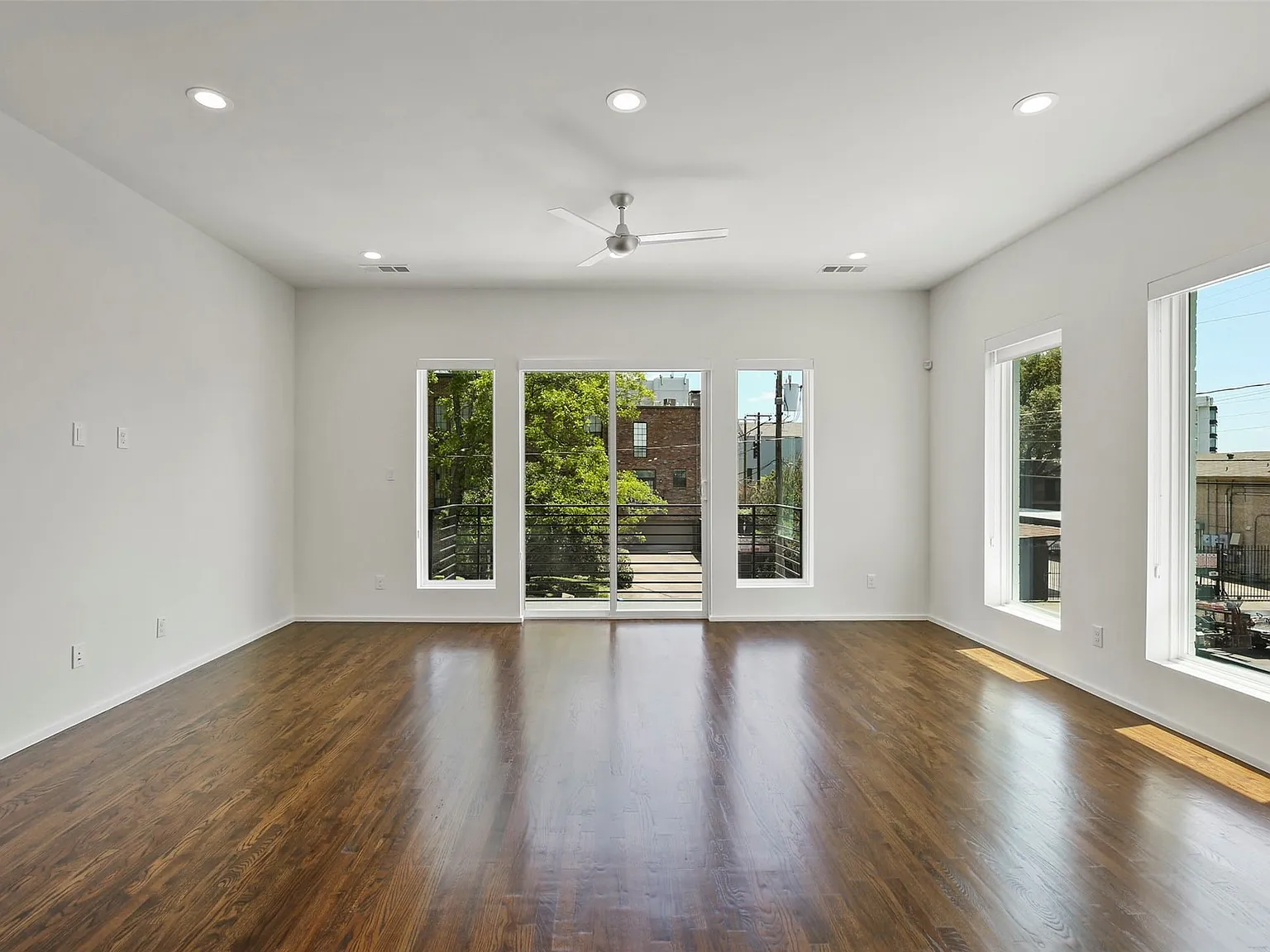 2 bed, 2.5 bath, 1700 sqft, $3,695 — Photo 4
