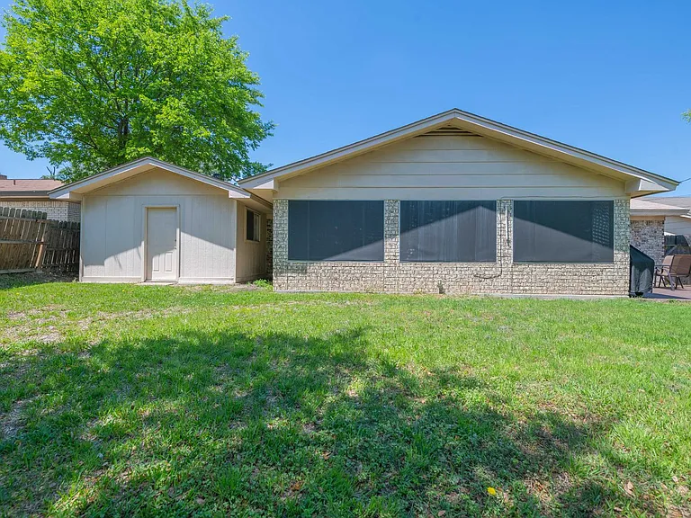 303 Manning Dr — Photo 39