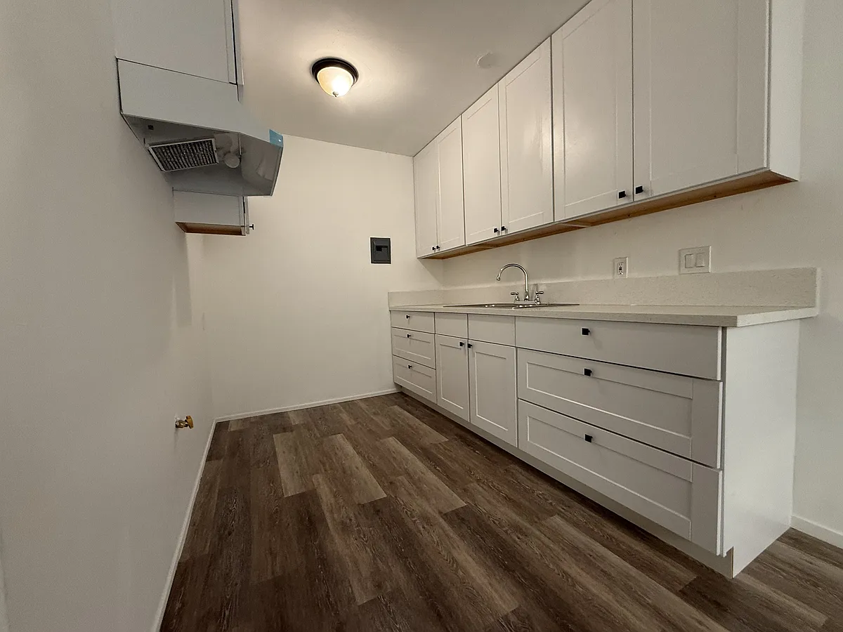 Building Photo - 15319 S White Ave #Q