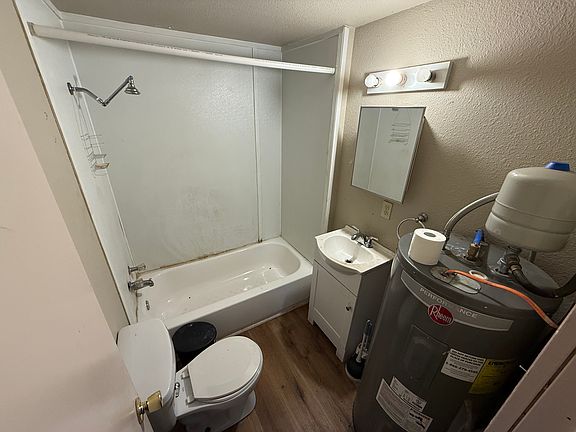 3rd image of 415 E Velma Ave