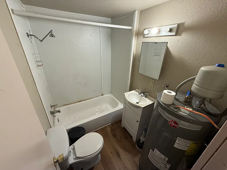 415 E Velma Ave — Photo 3