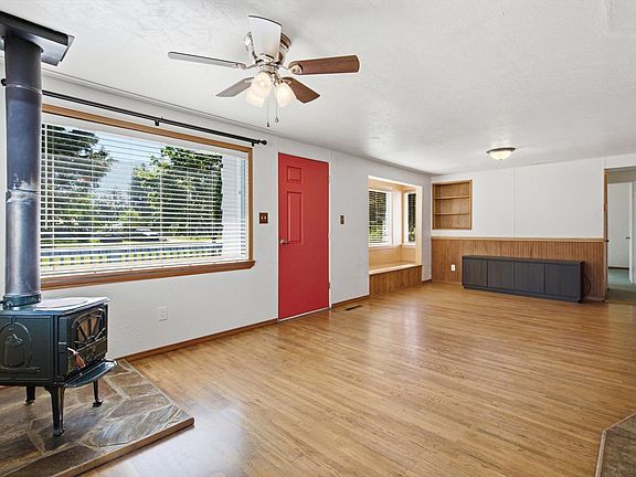 5th image of 1428 4th Ave W