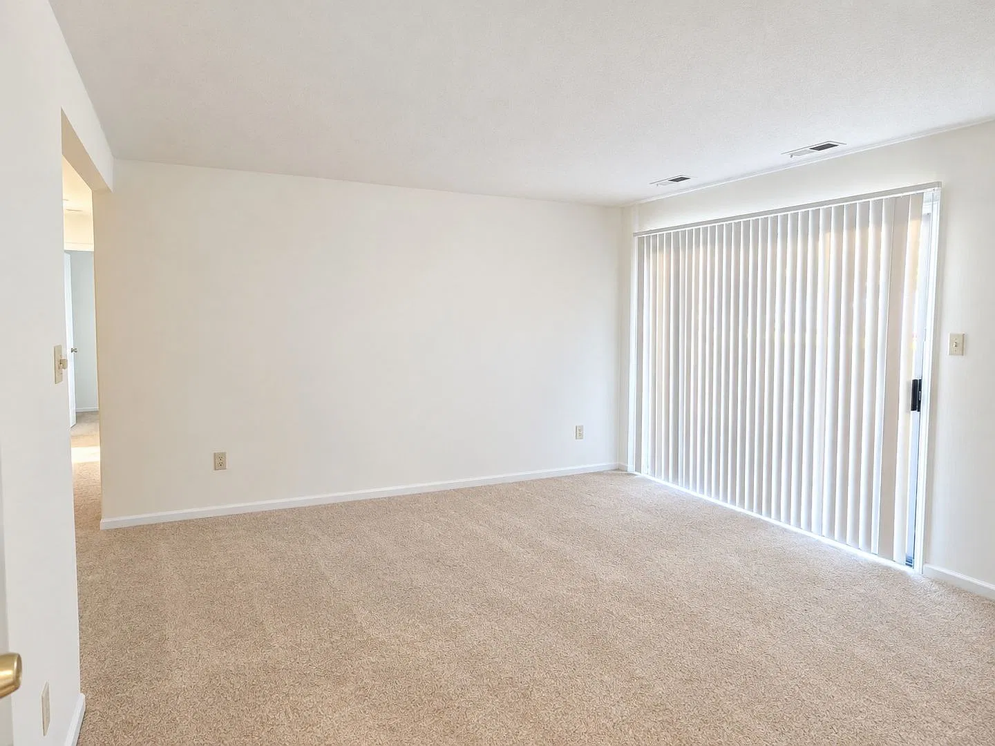 2 bedroom / 2 bathroom - Governors Square — Photo 2