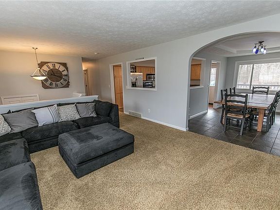4th image of 24293 Forestview Dr