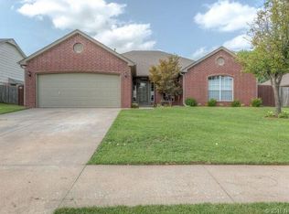 10809 E 117th St N, Collinsville, OK 74021