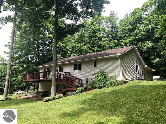 3rd image of 4215 Antioch Dr