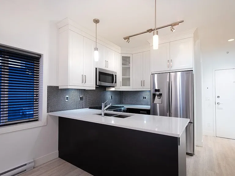 4548 Hastings St #302 — Photo 1