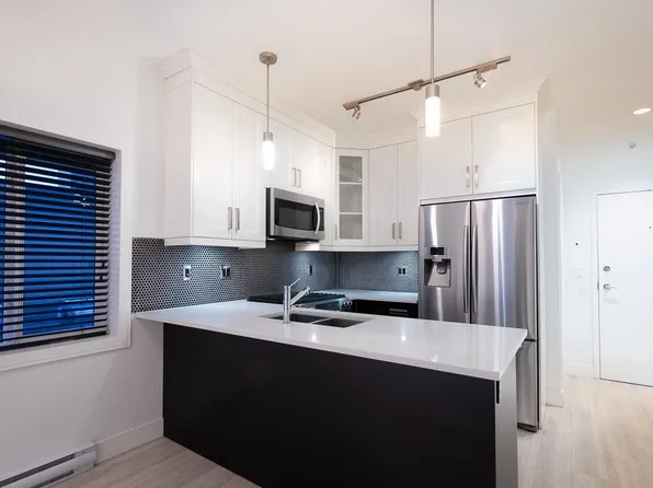 4548 Hastings St #302, Burnaby, BC V5C 2K4