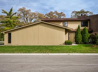 2S611 Pierre Curie Ln, Warrenville, IL
