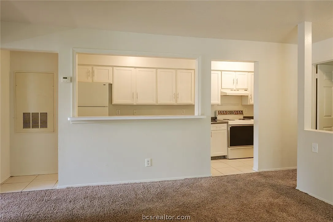 2 bed, 903 sqft, $945 — Photo 4