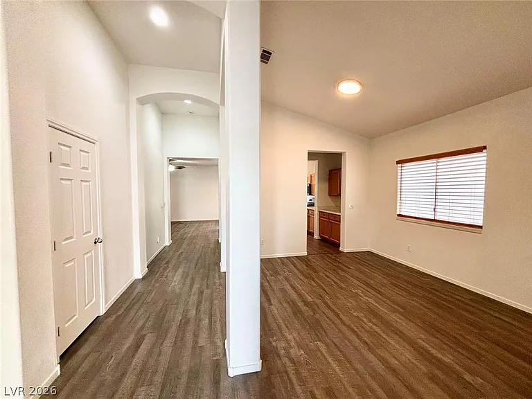 1626 W Hammer Ln — Photo 4
