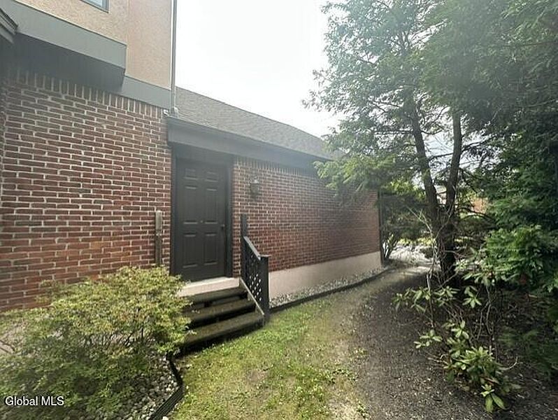 4th image of 213 Milner Avenue