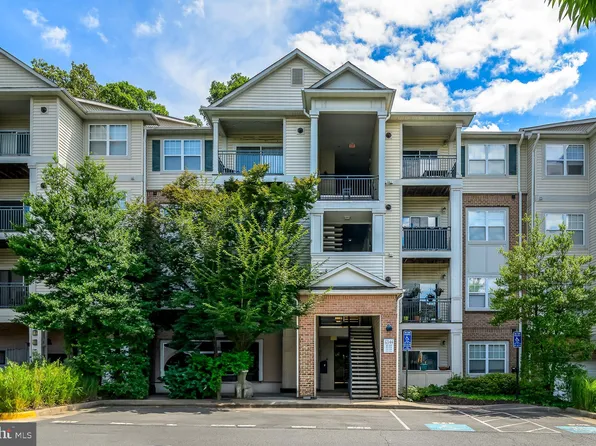 12144 Garden Grove Cir Unit 101, Fairfax, VA 22030