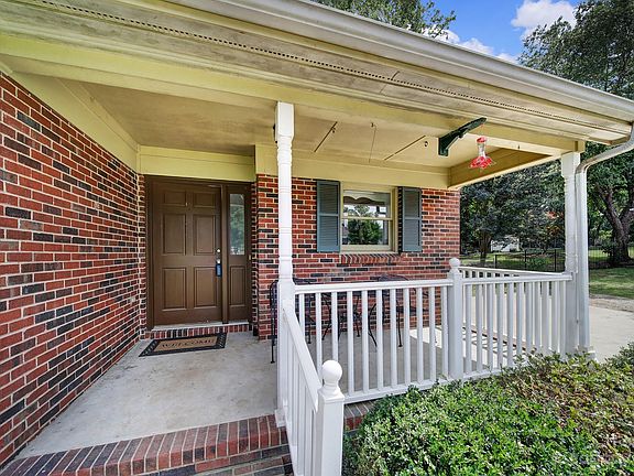2nd image of 124 Dovewood Ln