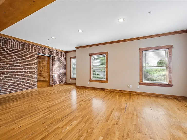 215 W Norma St #302 — Photo 9