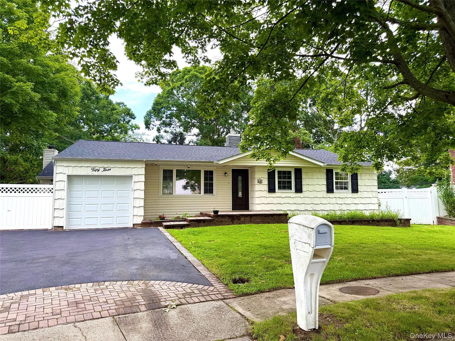 3 bed, 1.5 bath, 1600 sqft, $4,500 — Photo 1