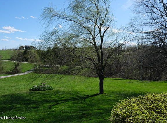 5th image of 901 Johnson Ln
