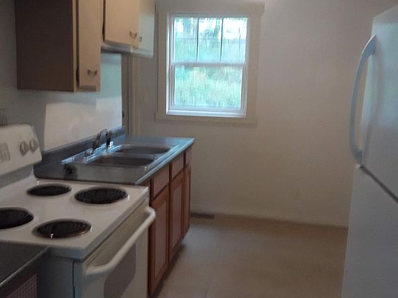 Kitchen (stove and refrigerator extra $40)