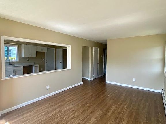 2nd image of 79 Trafalgar Dr