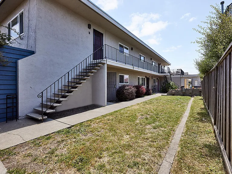 992 62nd St #3 — Photo 23