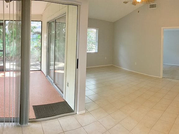 4th image of 4941 Village Gardens Dr
